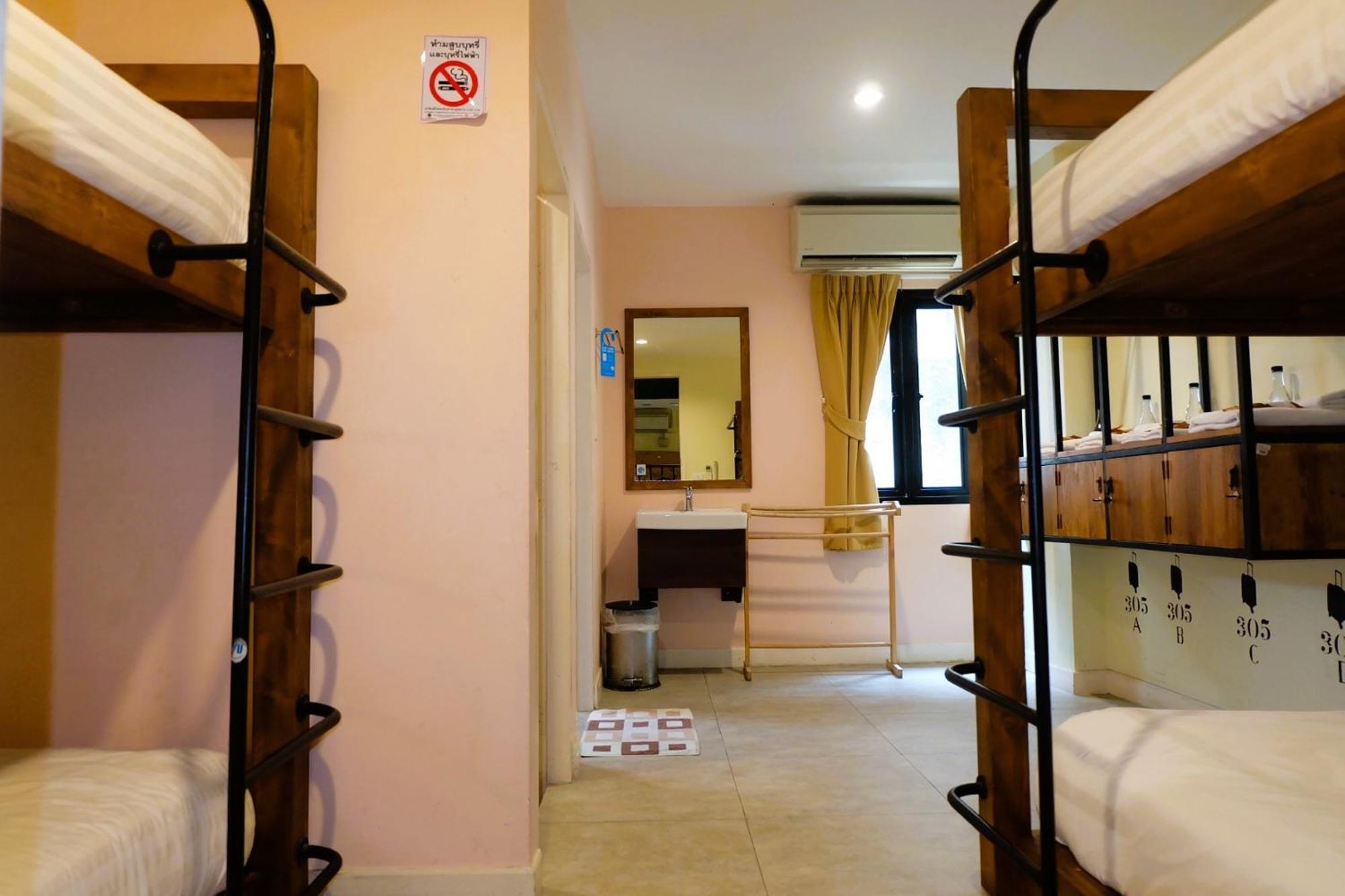 Siri Poshtel Bangkok Vandrarhem Rum bild